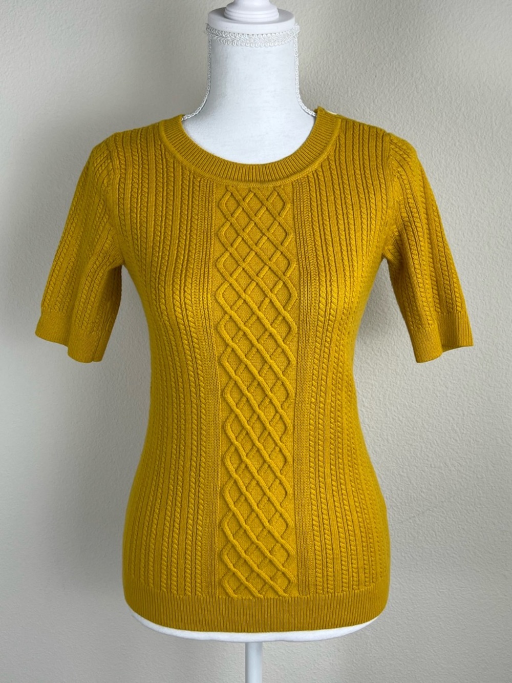 Banana Republic Sweater XS Mustard Yellow Cashmere Blend Cable Knit Short Sleeve